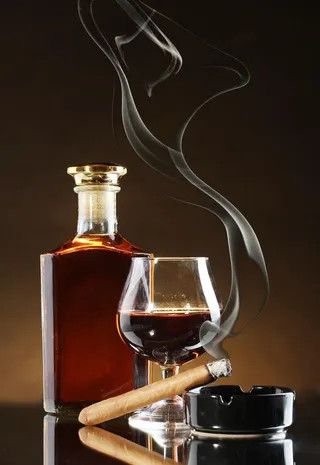 红酒与雪茄图片
