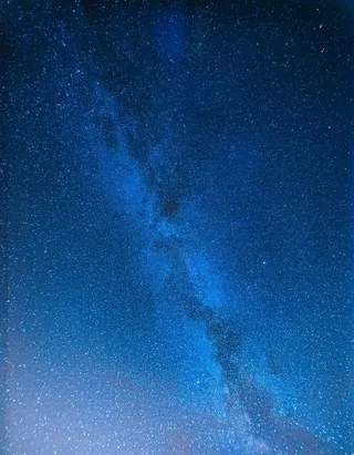 科技感蓝色黑夜星空背景图片