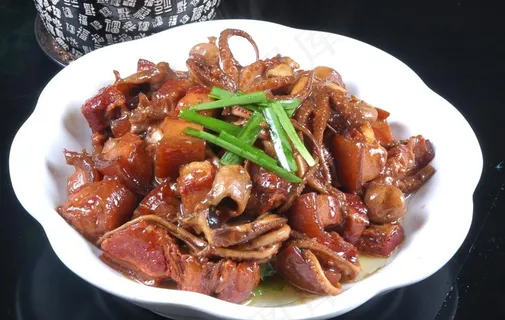 八爪鱼炖红烧肉图片 八爪鱼炖红烧肉图片