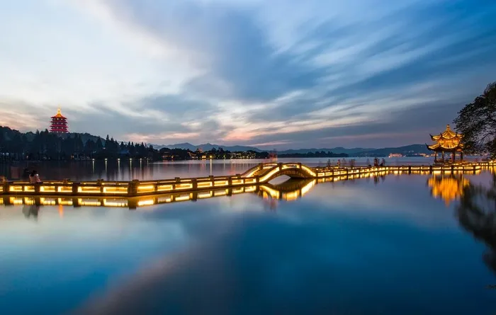 西湖夜景图片