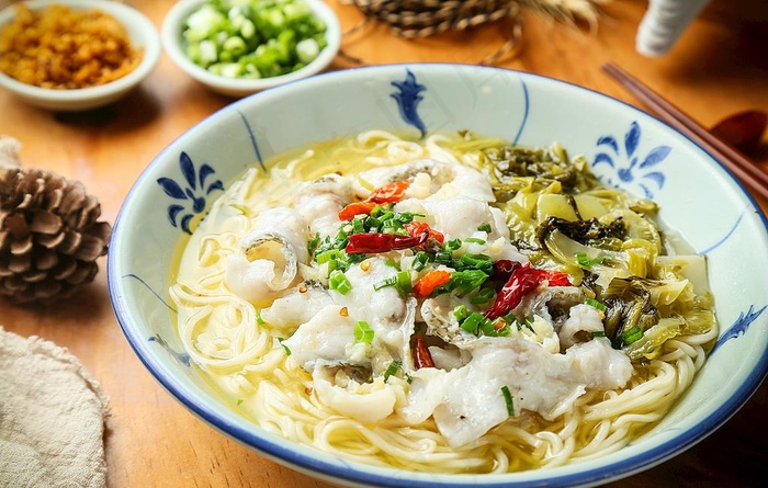 酸菜鱼面图片