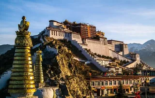 西藏拉萨布达拉宫日出图片