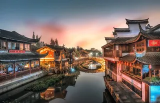 上海七宝老街夜色图片