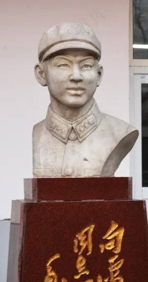 雷锋半身像图片