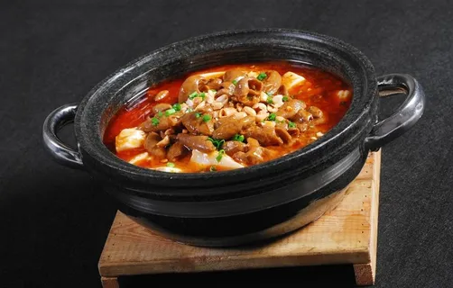 石锅豆花肥肠图片 石锅豆花肥肠图片