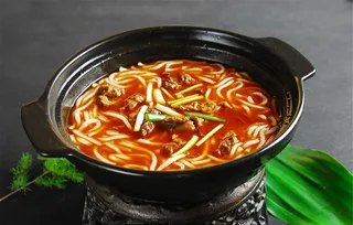 土豆粉炖牛腩图片