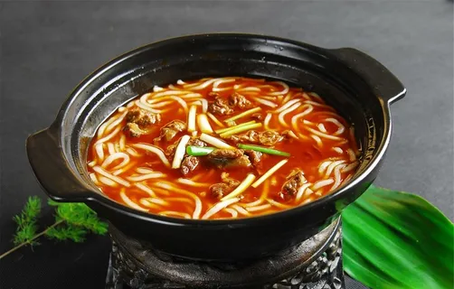 土豆粉炖牛腩图片 土豆粉炖牛腩图片