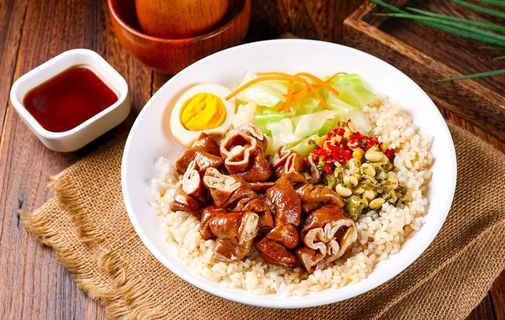 热卤肥肠拌饭图片