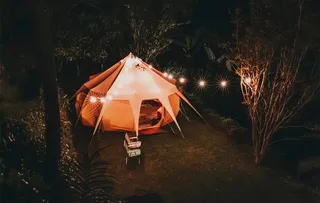 露营春游帐篷摄影图片