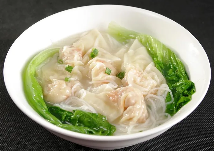 鲜虾蟹籽云吞面图片