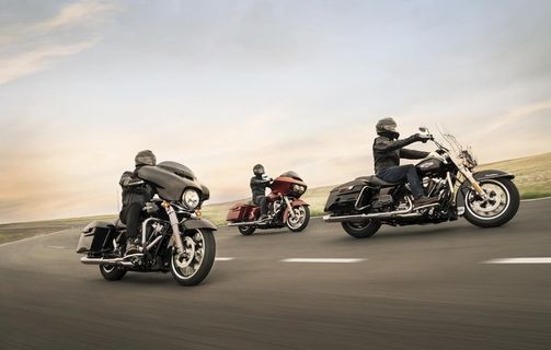 哈雷摩托车骑行图片