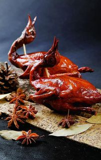 香茅草烤乳鸽图片