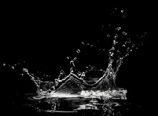 溅起的水花图片