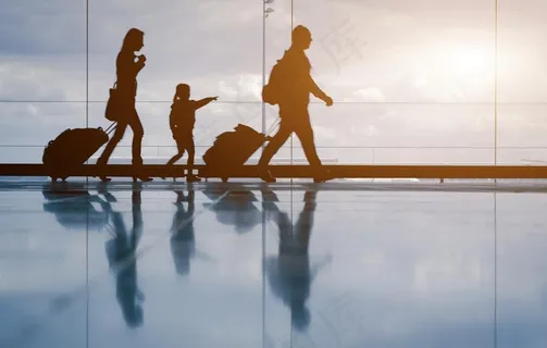 准备出行的人图片