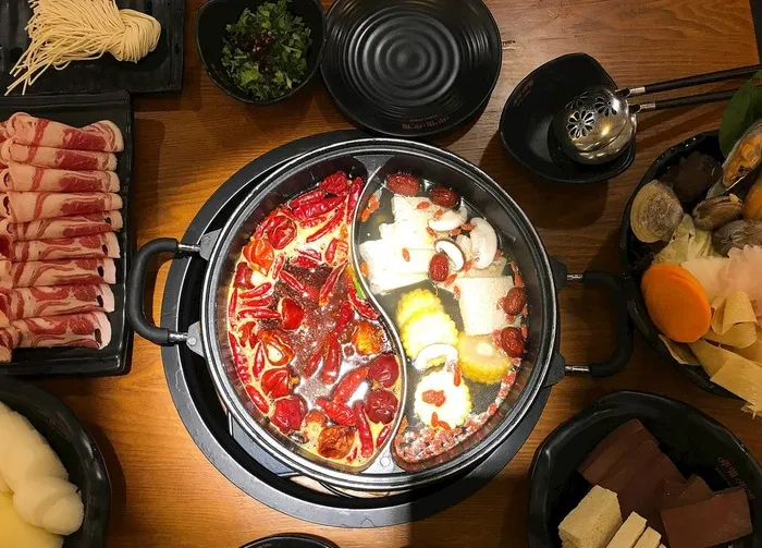 美食鸳鸯火锅图片