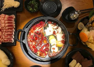 美食鸳鸯火锅图片