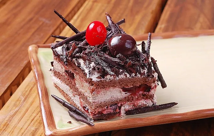 西餐上岛黑森林蛋糕图片(3000x1995)