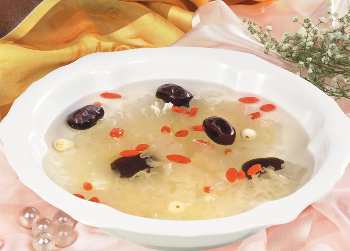 冰糖银耳炖雪梨图片