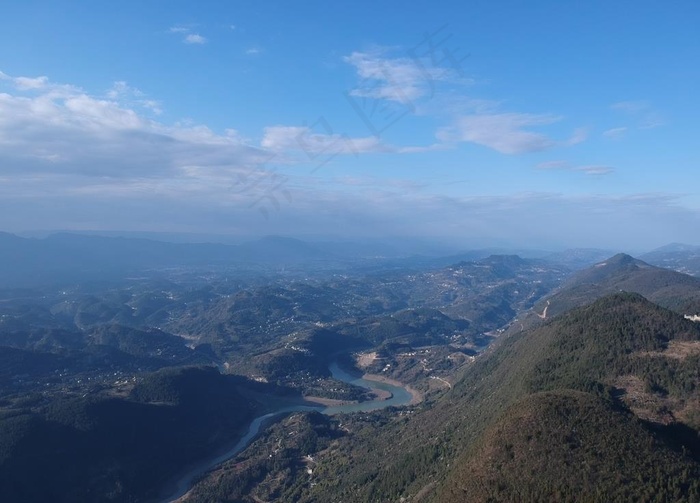 航拍大山河流湿地图片