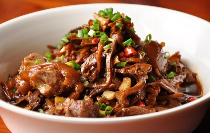 烟笋焖猪脚图片