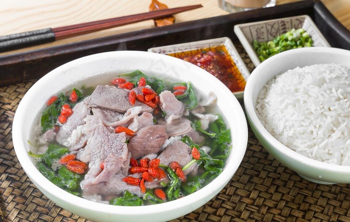 猪杂汤饭图片
