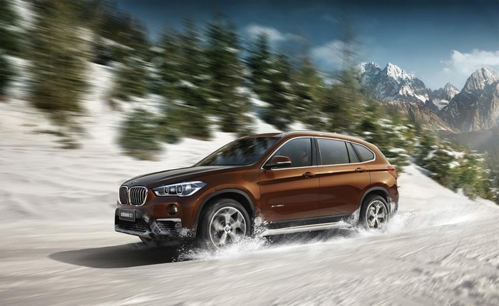 宝马BMW X1背景图图片(7777x5000)