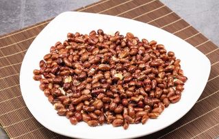 油炸花生米图片