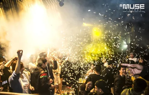 酒吧 现场气氛 庆祝 吧台 酒图片