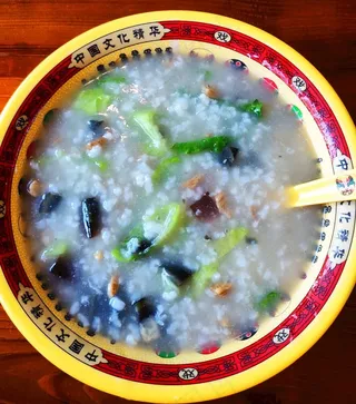 皮蛋瘦肉粥图片