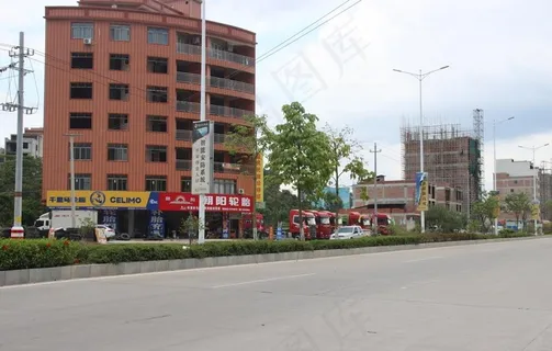 郊区道路两旁房子图片