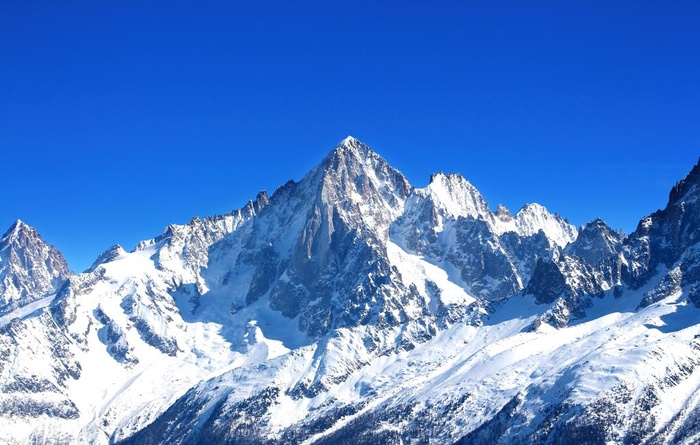 冬季雪山图片