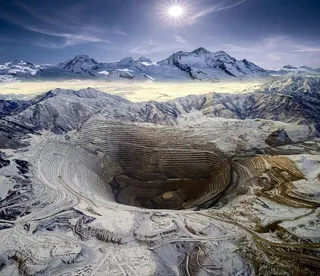 可可托海矿坑图片