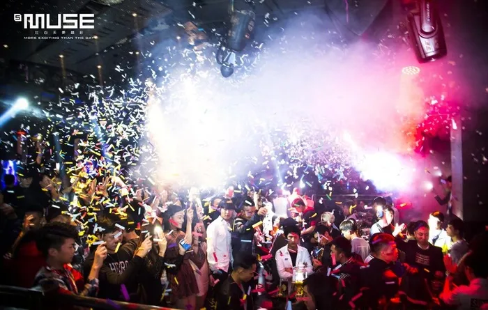 酒吧 现场气氛 庆祝 吧台 酒图片