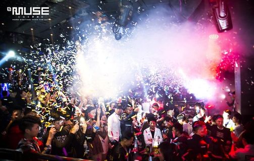 酒吧 现场气氛 庆祝 吧台 酒图片