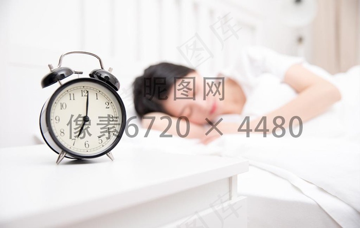 熟睡中的年轻女性高清大图图片