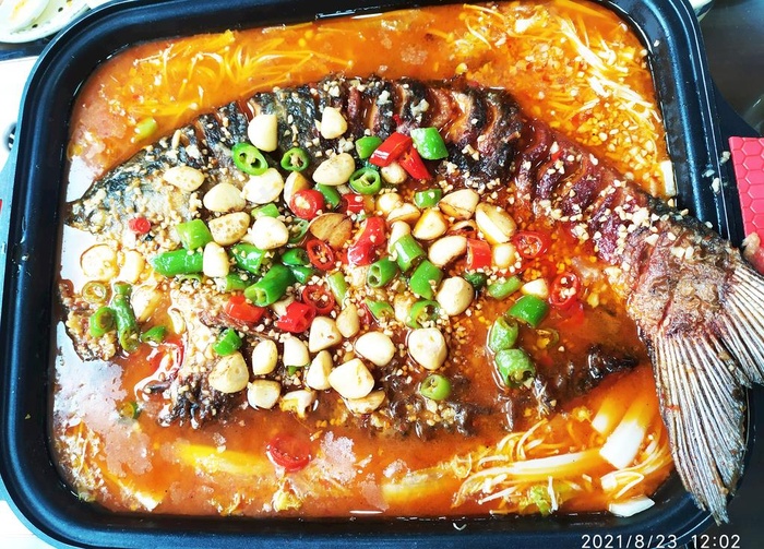 特色蒜香烤鱼图片