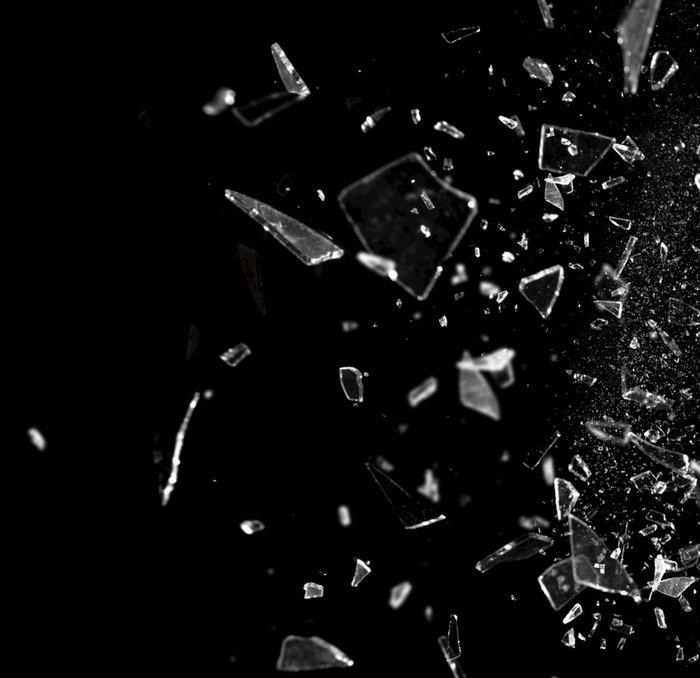 空中漂浮效果破碎玻璃元素图片