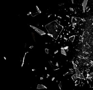 空中漂浮效果破碎玻璃元素图片