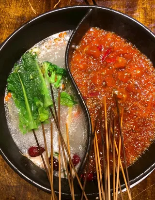 鸳鸯串串火锅美食图片