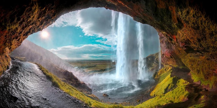 山洞瀑布流水图片