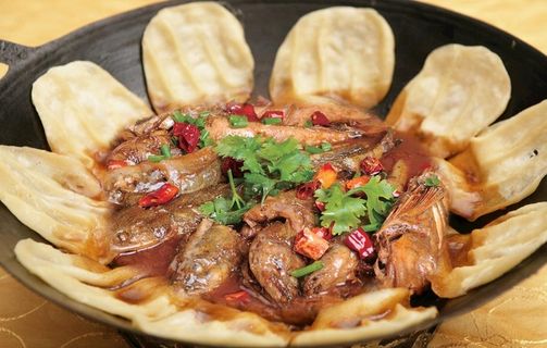 地锅杂鱼图片