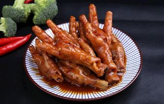 诱人的美食卤鸡爪图片