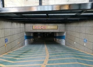 地下停车场图片