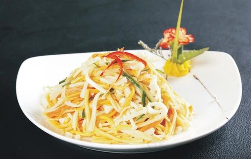 金针菇拌笋丝图片