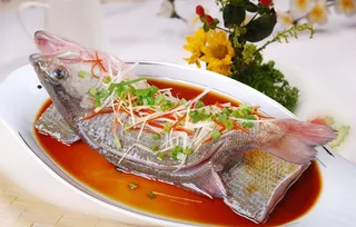 清蒸鲈鱼图片