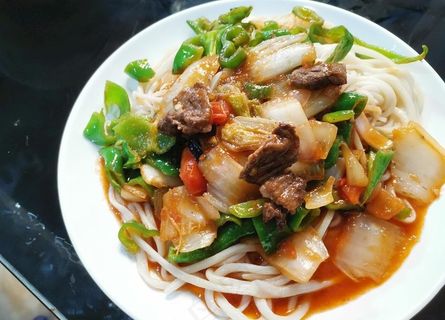 新疆拌面 盖浇面 拉条子图片