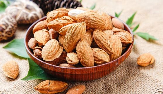 巴旦木干果果仁图片