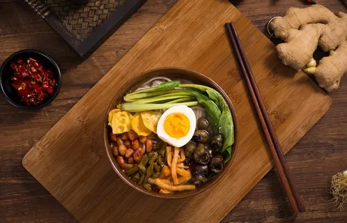 特色美食螺蛳粉图片