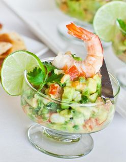 牛油果大虾沙拉图片