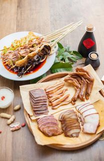 美味的卤煮肉食图片